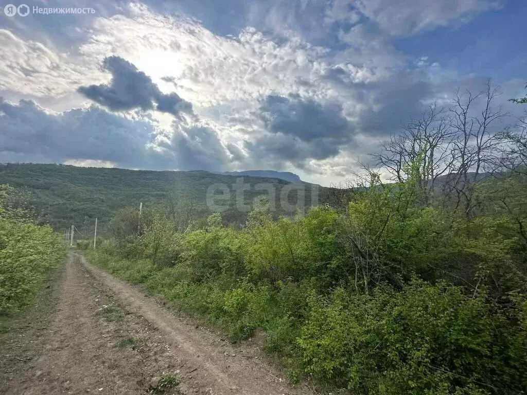 Участок в село Лучистое, Грушевая улица (244 м) - Фото 0
