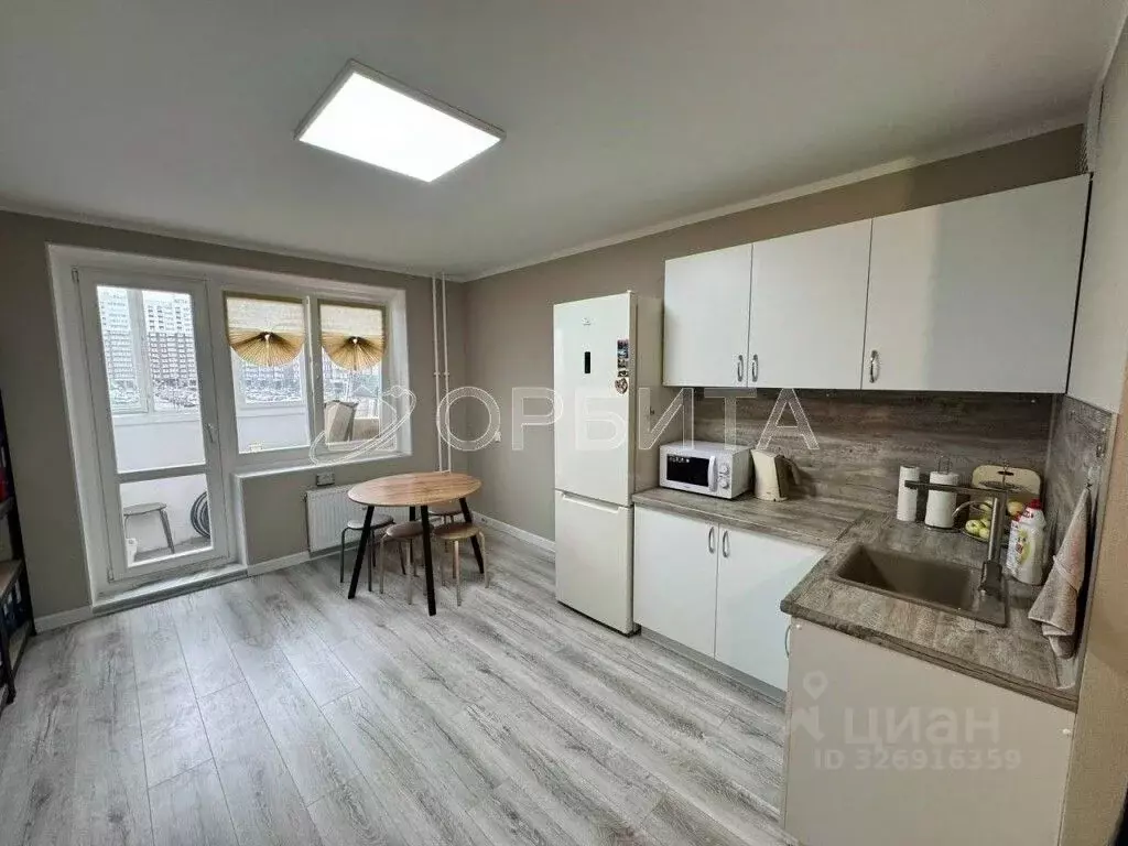 3-к кв. Тюменская область, Тюмень ул. Монтажников, 42А (86.9 м) - Фото 1