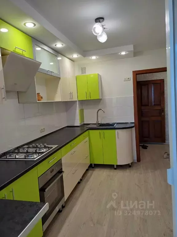 3-к кв. Крым, Ленино пгт ул. Энгельса (67.1 м) - Фото 1