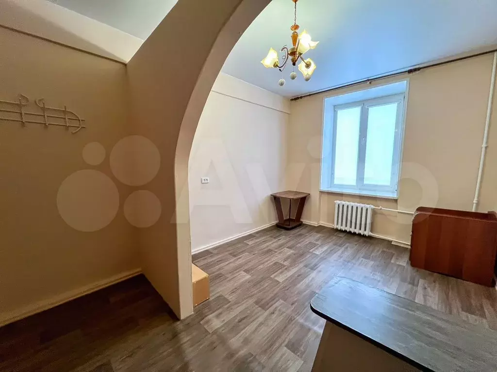 Комната 18 м в 9-к., 2/5 эт. - Фото 1