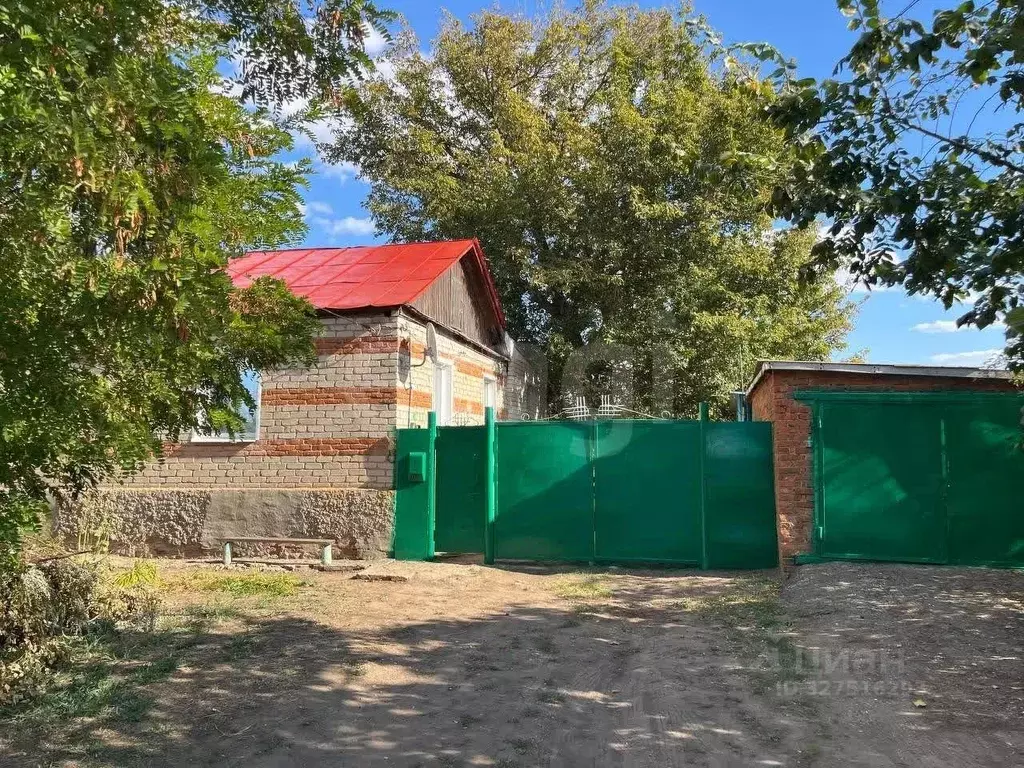Дом в Саратовская область, Ровное рп ул. Советская, 11к2 (68 м) - Фото 1