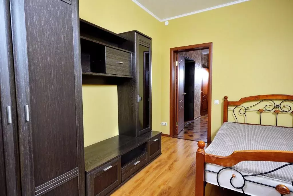 2-к кв. Омская область, Омск просп. Карла Маркса, 22 (80.0 м) - Фото 1
