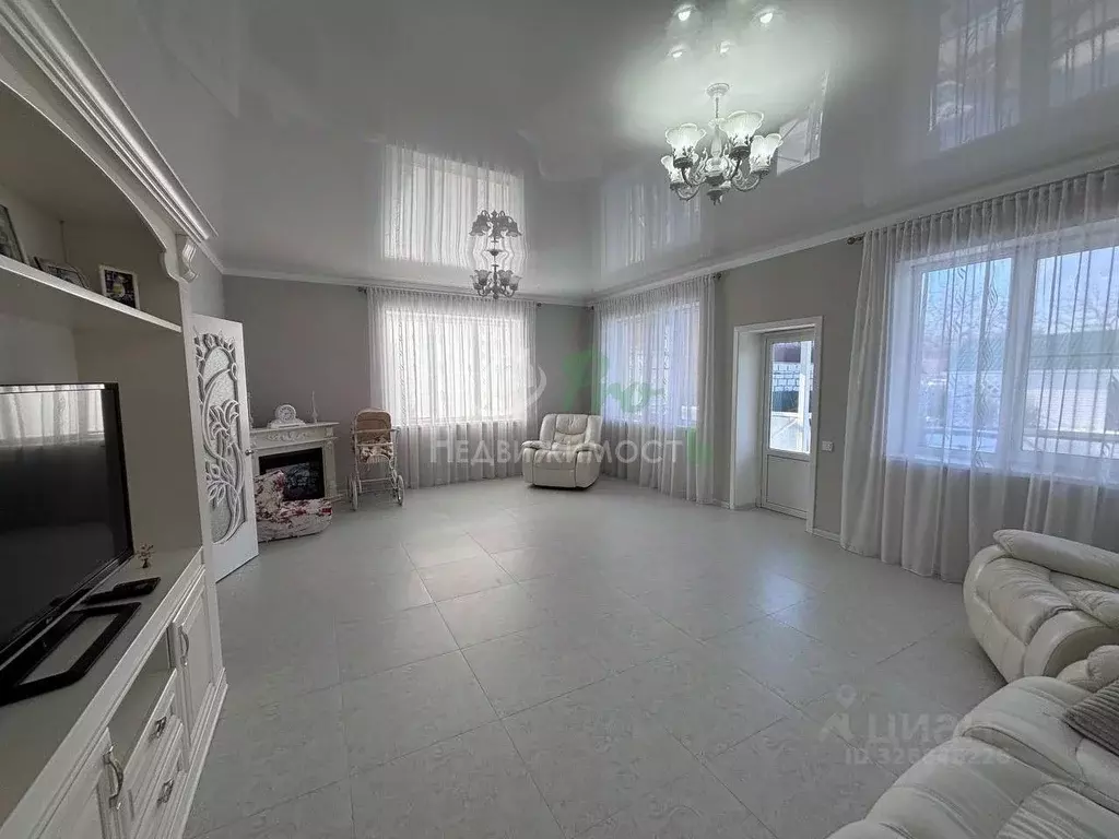 Дом в Краснодарский край, Ейск ул. Седина (200 м) - Фото 1