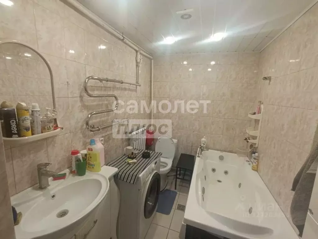 Дом в Курская область, Октябрьский район, Большедолженковский ... - Фото 1