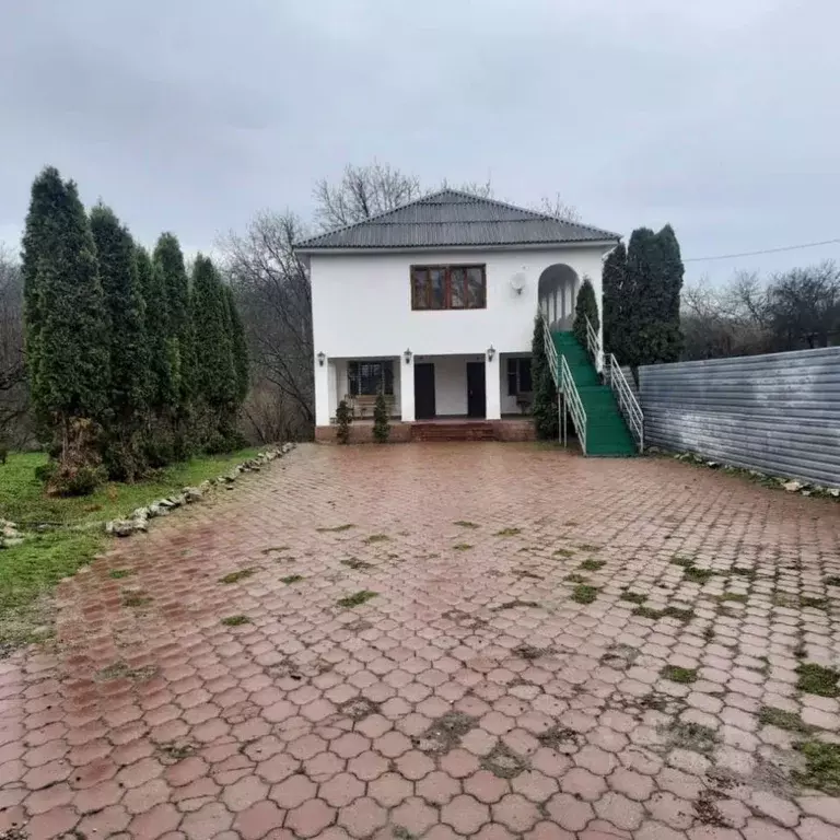 Дом в Кабардино-Балкария, Нальчик городской округ, с. Белая Речка ул. ... - Фото 1