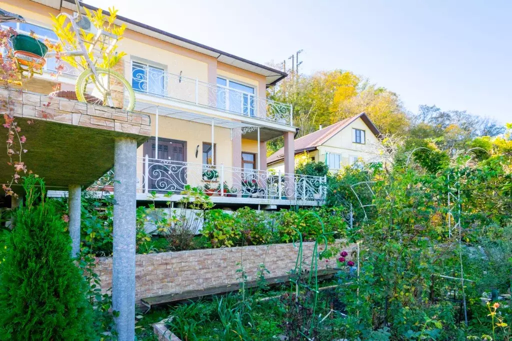 Дом в Краснодарский край, Сочи Гранат садовое товарищество,  (250 м) - Фото 1