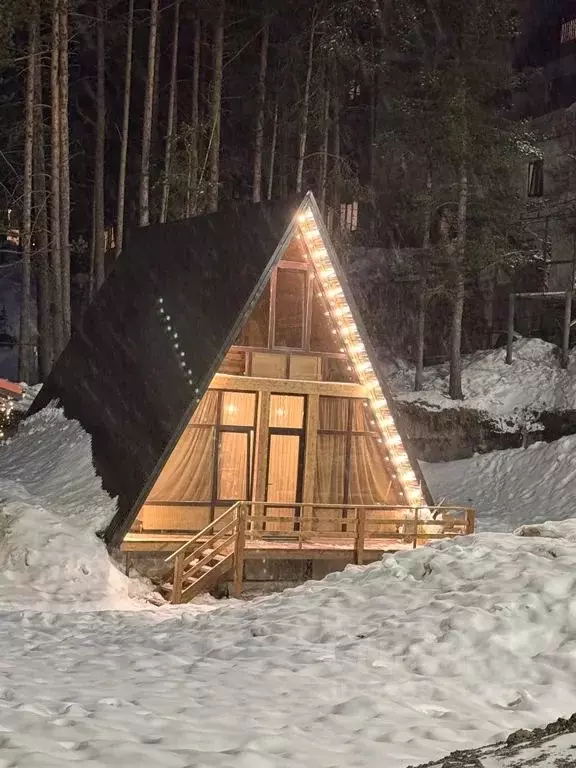 Дом в Кабардино-Балкария, Эльбрусский район, с. Терскол ул. Азау, 42 ... - Фото 1