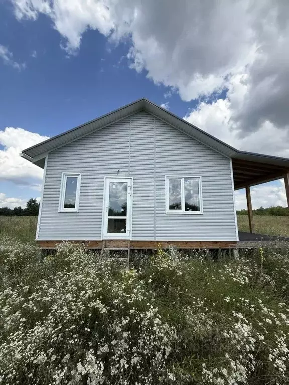 Дом в Белгородская область, Старооскольский городской округ, с. ... - Фото 1