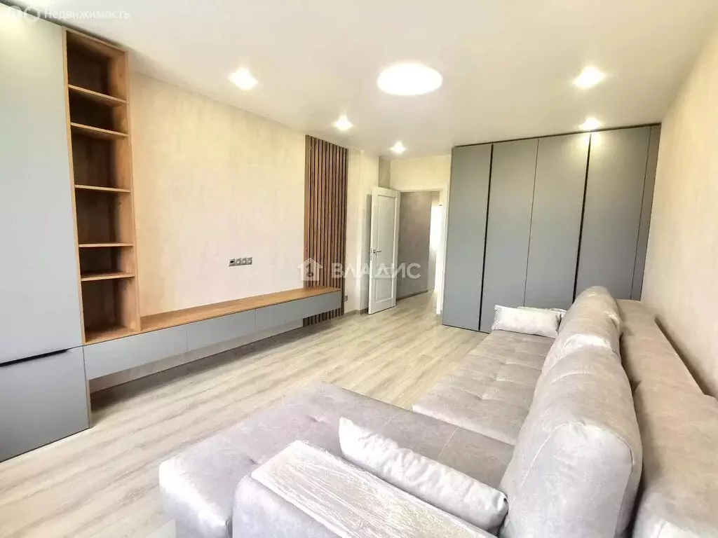 2-комнатная квартира: Смоленск, Кловская улица, 11А (65.8 м) - Фото 1