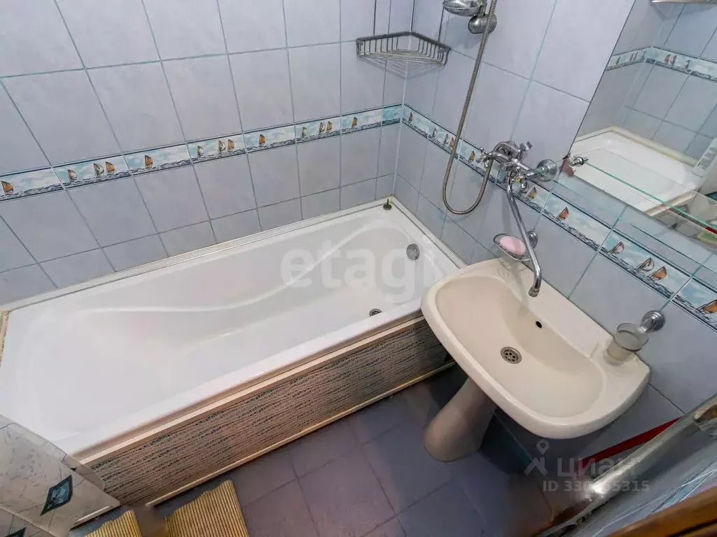 3-к кв. Тюменская область, Тюмень Молодежная ул., 70 (66.0 м) - Фото 0