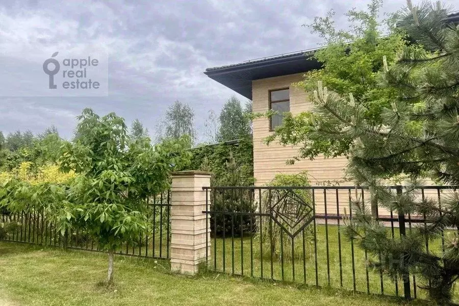 Дом в Москва Крекшино кп, ул. Клубничная (330 м) - Фото 1