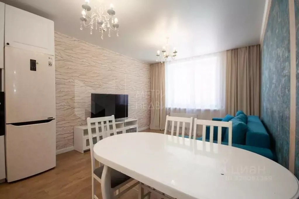 3-к кв. Тюменская область, Тюмень ул. Тимофея Чаркова, 79к3 (70.0 м) - Фото 0