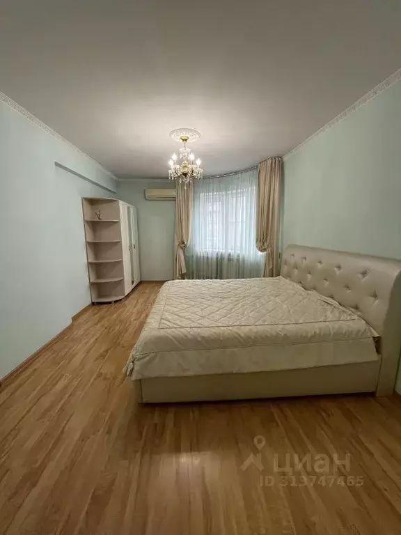 3-к кв. Астраханская область, Астрахань ул. Кирова, 84 (125.0 м) - Фото 0