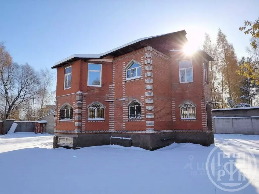 Дом в Санкт-Петербург, Санкт-Петербург, Петергоф Собственный просп., ... - Фото 1