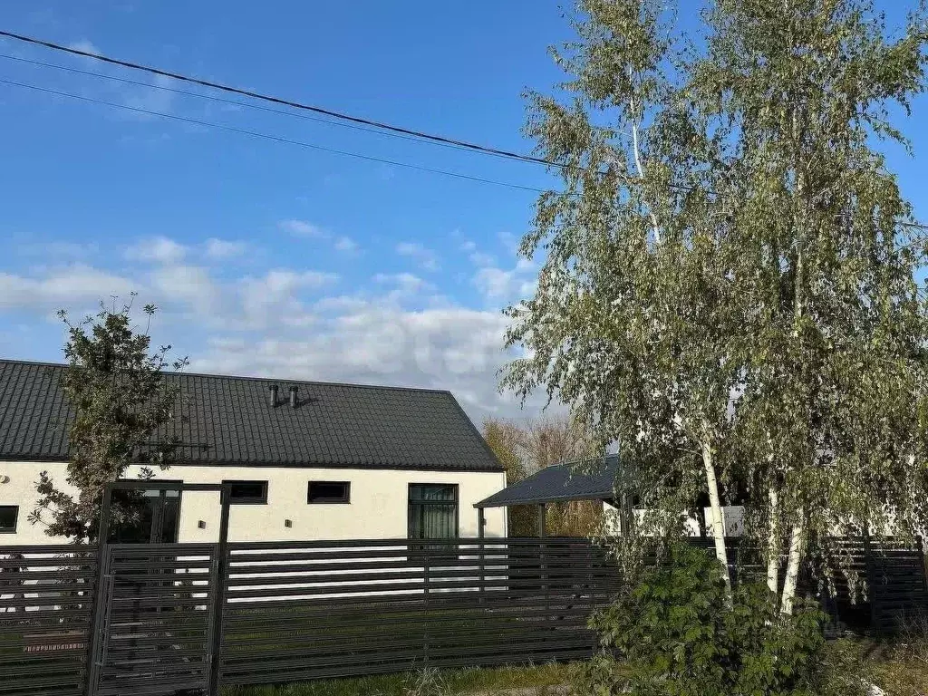 Дом в Курская область, Курский район, Нижнемедведицкий сельсовет ул. ... - Фото 1