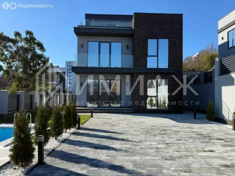 Дом в Сириус, улица Метревели (250 м) - Фото 1