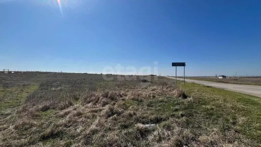 Участок в Крым, Ленинский район, Семисотское с/пос, с. Каменское ул. ... - Фото 1