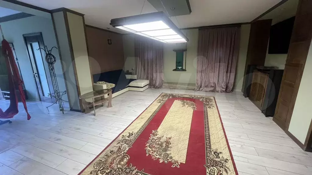 Комната 60 м, 1/3 эт. - Фото 1