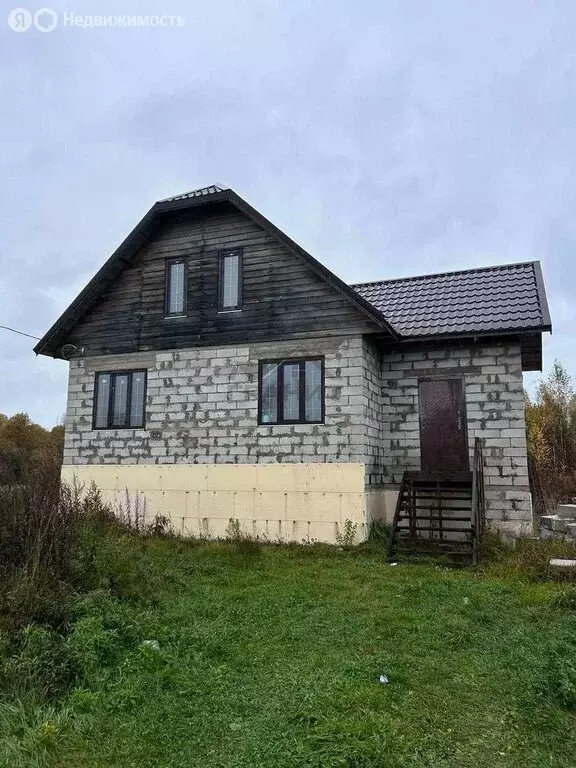 Дом в Новгородская область, рабочий посёлок Крестцы, улица Карла ... - Фото 1