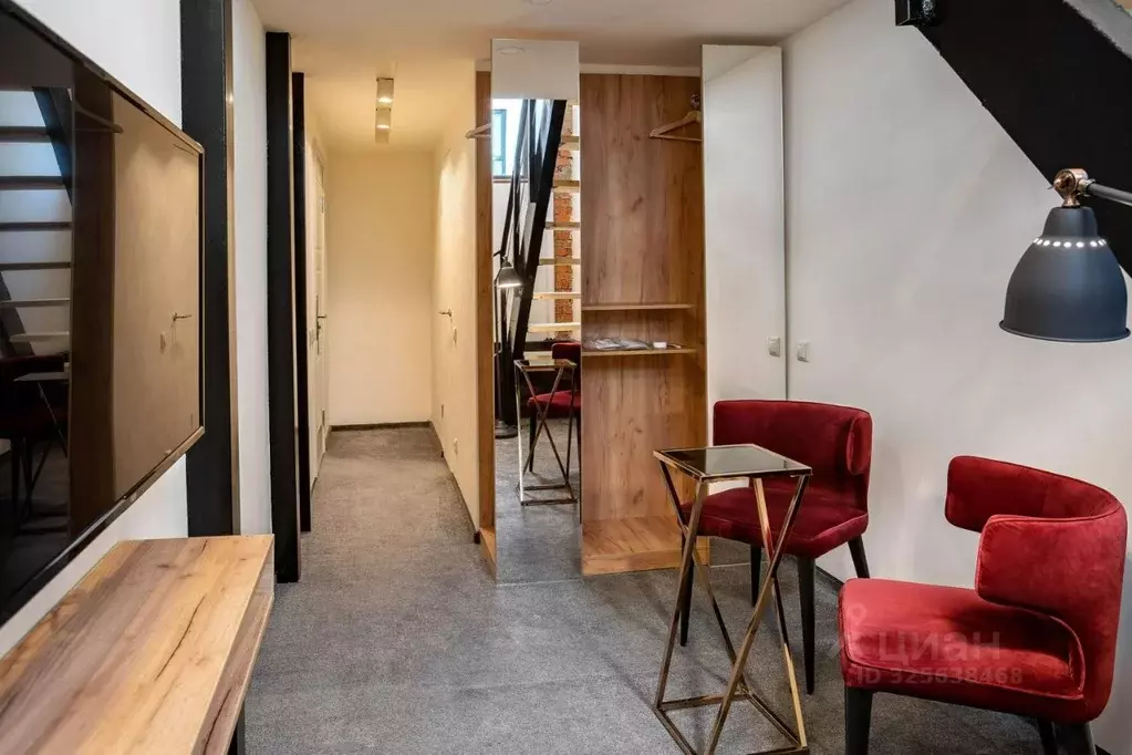 Комната Москва ул. Большая Дмитровка, 13 (30.0 м) - Фото 2