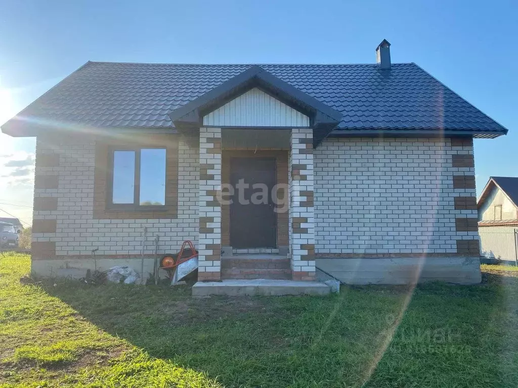 Дом в Башкортостан, Иглинский район, Акбердинский сельсовет, с. ... - Фото 0