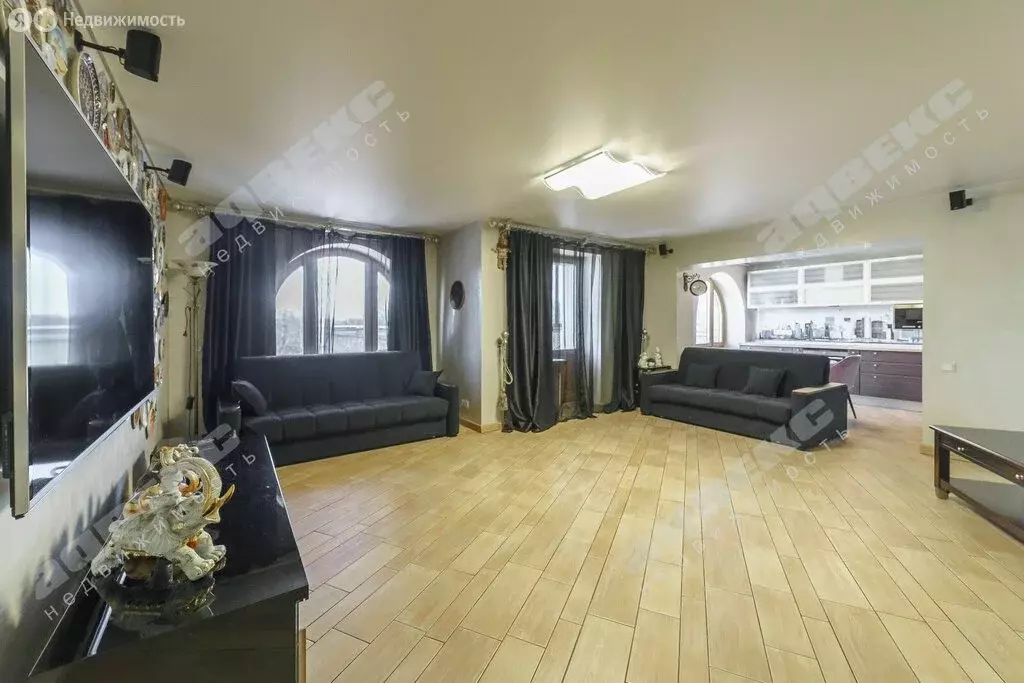 4-комнатная квартира: Санкт-Петербург, Бассейная улица, 7 (182.6 м) - Фото 1