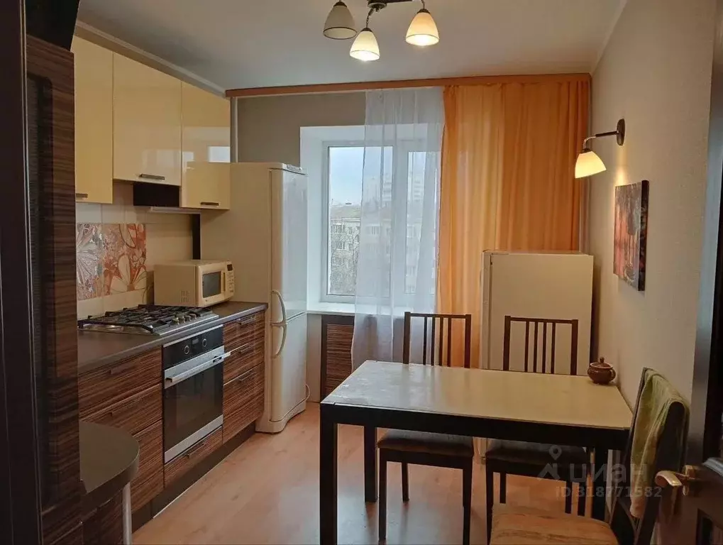 3-к кв. Башкортостан, Уфа ул. 50 лет СССР, 45А (77.0 м) - Фото 1