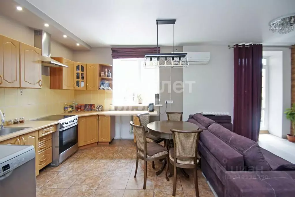 3-к кв. Омская область, Омск ул. 27-я Линия, 16А (66.0 м) - Фото 1