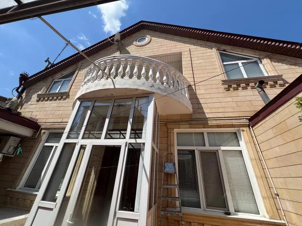 Дом в Дагестан, Махачкала ул. Коркмасова, 103 (150 м) - Фото 1