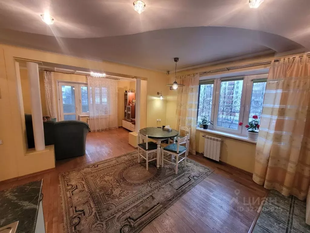 2-к кв. Кемеровская область, Новокузнецк ул. Кирова, 131 (79.6 м) - Фото 2