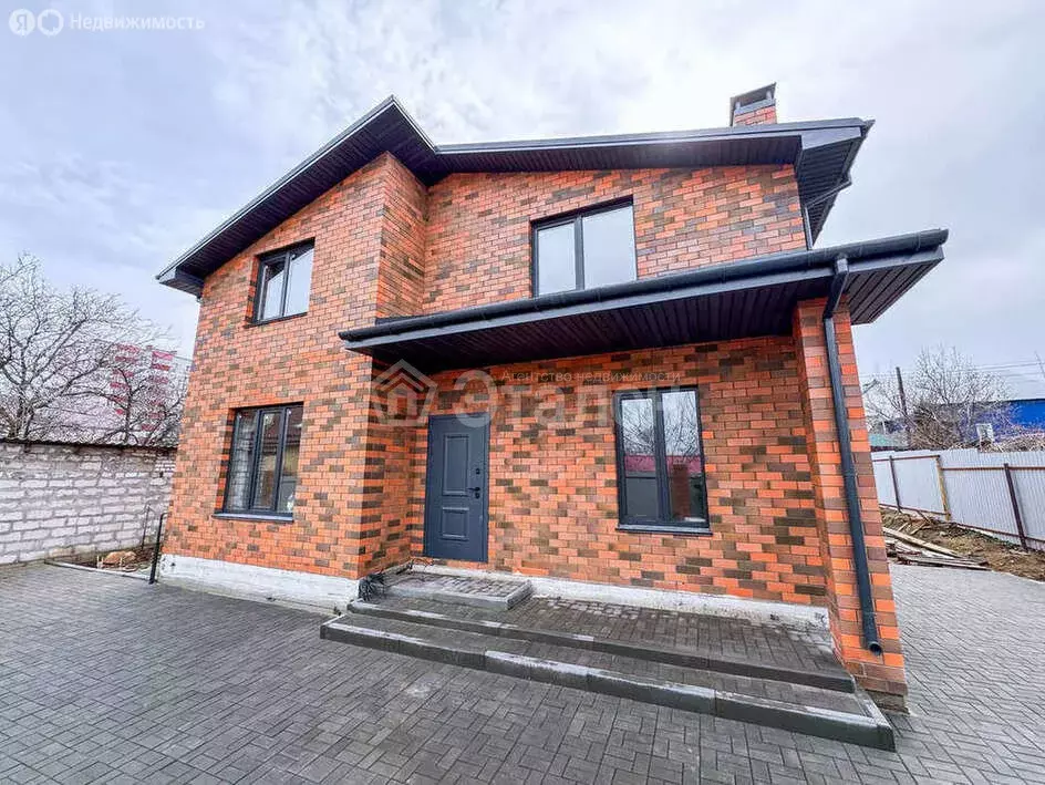 Дом в Волгоград, улица Академика Комарова, 8 (210 м) - Фото 1
