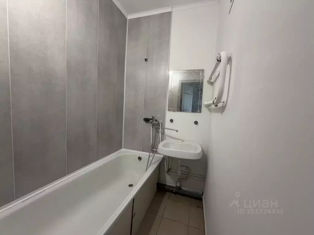 3-к кв. Москва Синявинская ул., 11к1 (71.0 м) - Фото 0