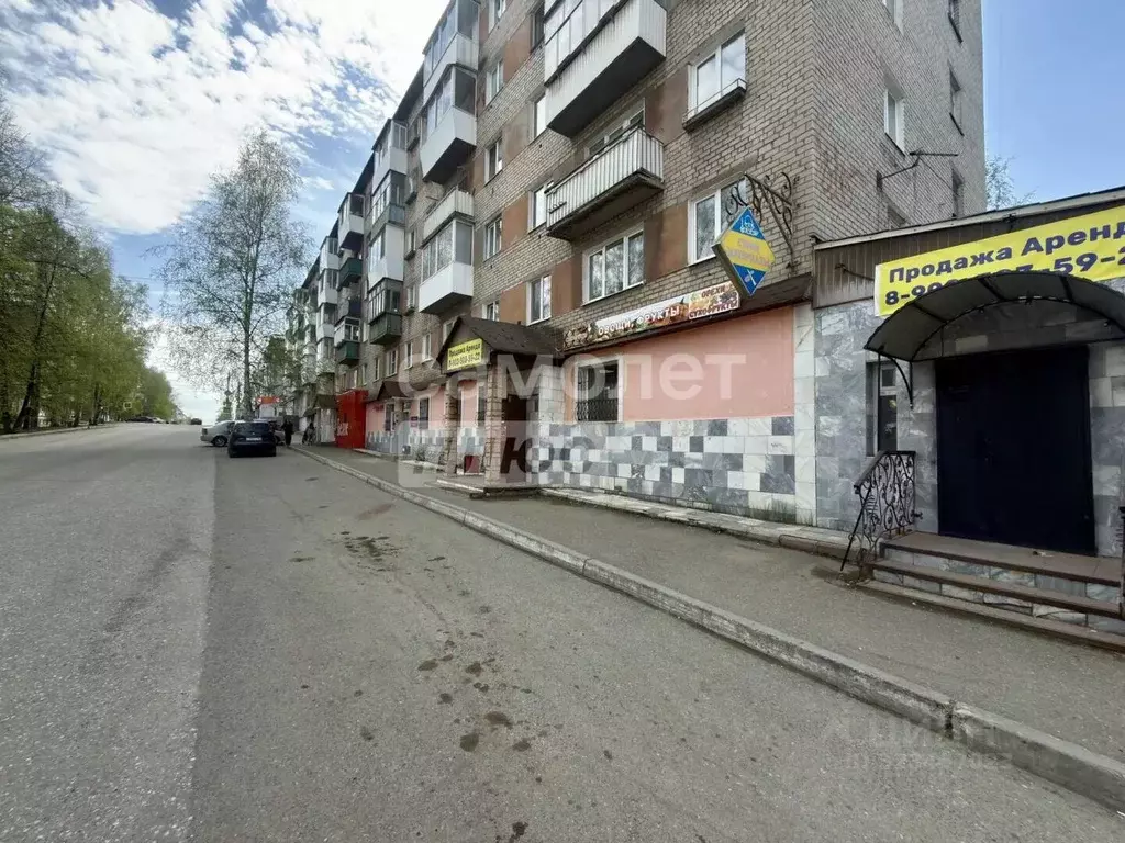 Торговая площадь в Свердловская область, Серов ул. Луначарского, 110 ... - Фото 2