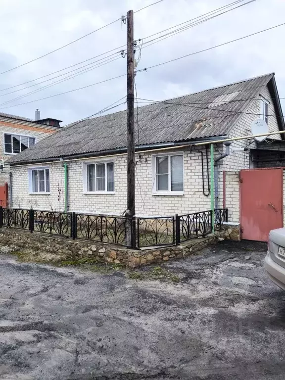 Дом в Курская область, Рыльск пер. Луначарского, 49 (120 м) - Фото 1