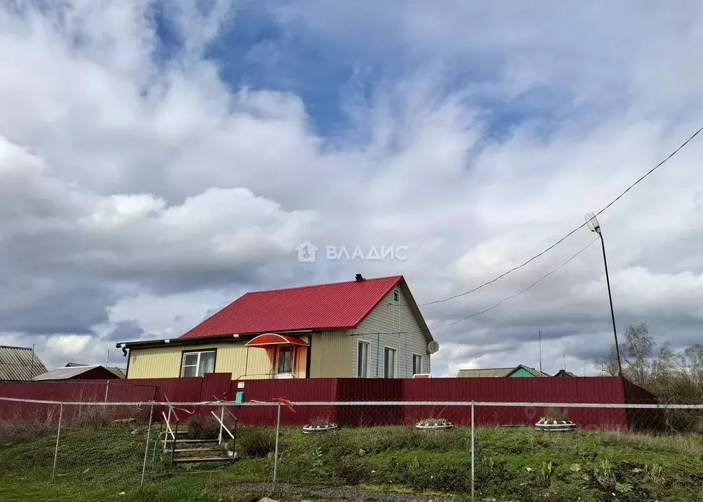 Дом в Пензенская область, Башмаковский район, с. Подгорное Центральная ... - Фото 1