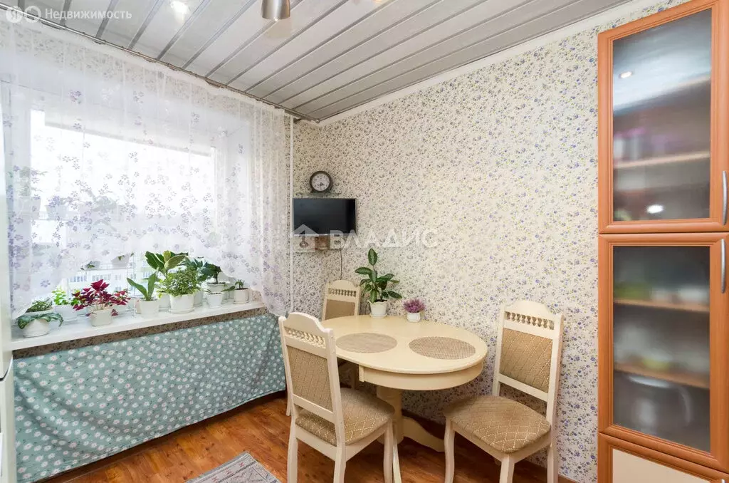 3-комнатная квартира: Тобольск, микрорайон 7А, 22 (65 м) - Фото 1