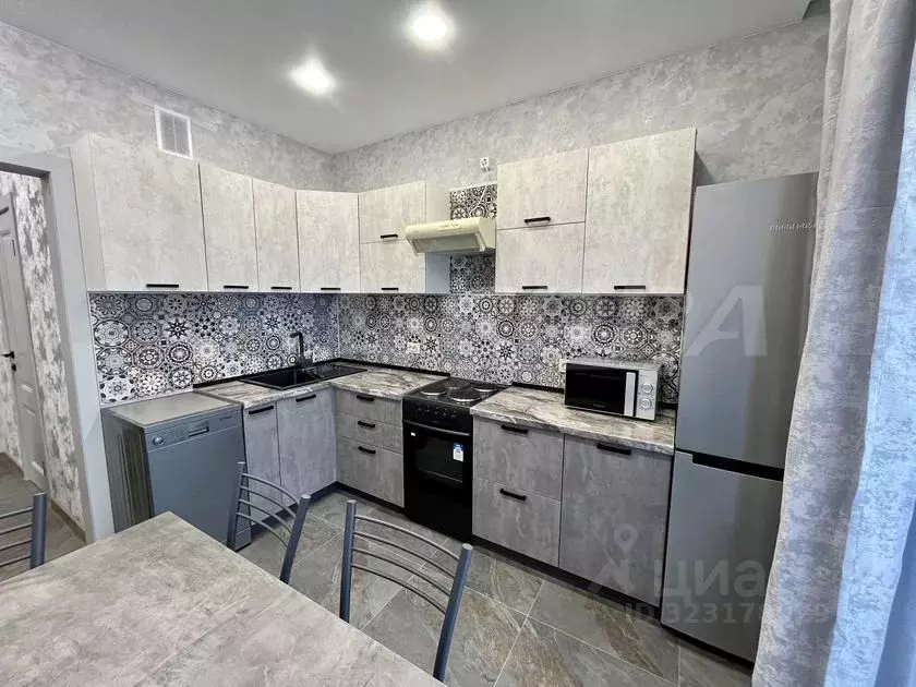 1-к кв. Тюменская область, Тюмень ул. Ветеранов Труда, 9Ак1 (34.0 м) - Фото 2