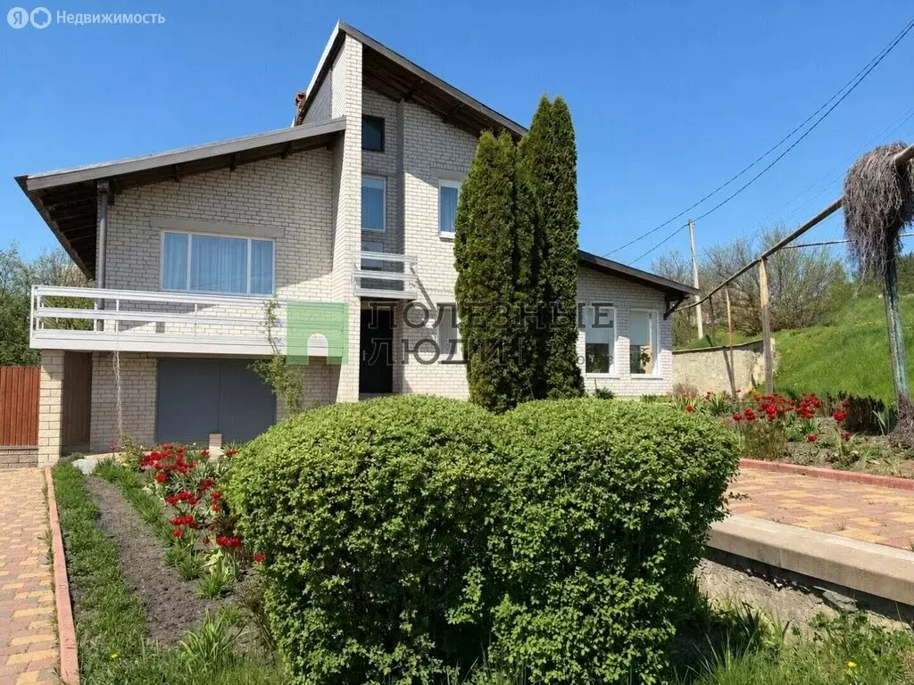 Дом в посёлок городского типа Томаровка, улица 6 Августа (228 м) - Фото 1