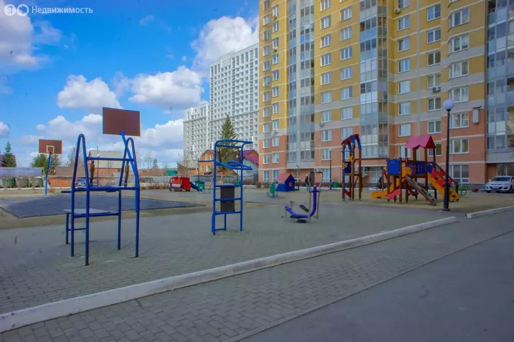 3-комнатная квартира: Екатеринбург, улица Бакинских Комиссаров, 99 ... - Фото 0