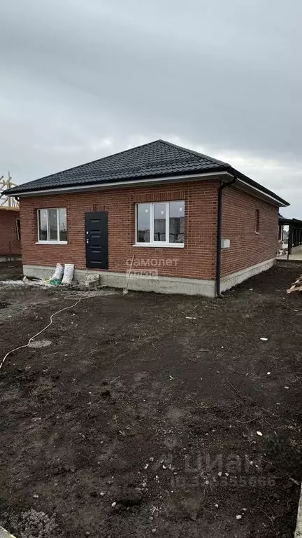 Дом в Краснодарский край, Кореновск 2-й кв-л,  (100 м) - Фото 2