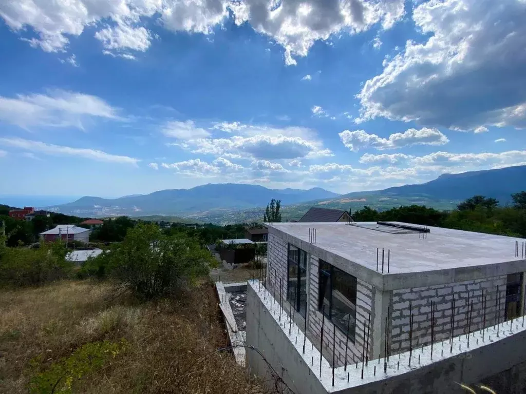 Дом в Крым, Алушта муниципальный округ, с. Лучистое ул. Горная (96 м) - Фото 1