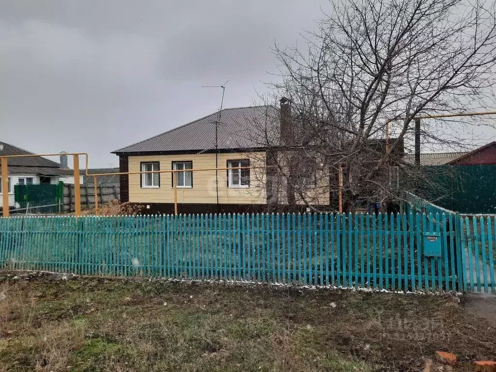 Дом в Воронежская область, Хохольское городское поселение, с. Хохол ... - Фото 1