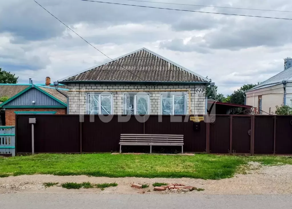 Дом в Краснодарский край, Каневская ст-ца ул. Чигиринская, 69 (100 м) - Фото 0