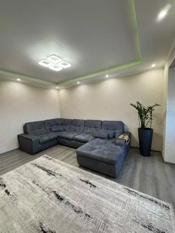 3-к кв. Астраханская область, Астрахань ул. Ахшарумова, 46 (89.8 м) - Фото 0