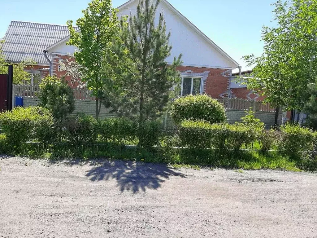Дом в Хакасия, Черногорск ул. Чапаева (150 м) - Фото 0