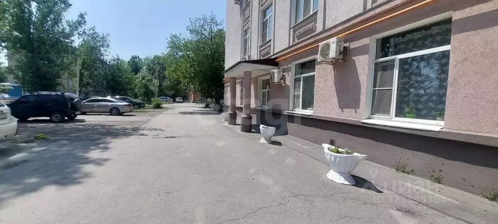 Торговая площадь в Ростовская область, Новочеркасск ул. Петрова, 21 ... - Фото 2