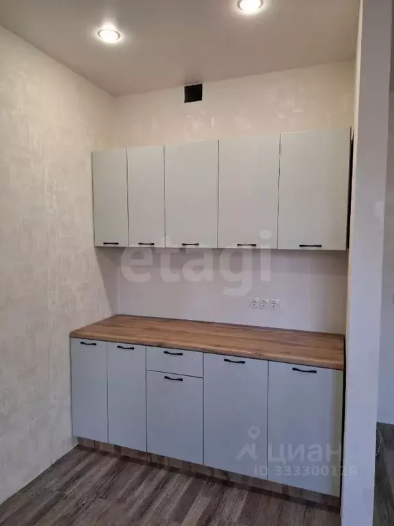 Студия Тюменская область, Тюмень ул. Тимофея Чаркова, 81к2 (28.9 м) - Фото 0