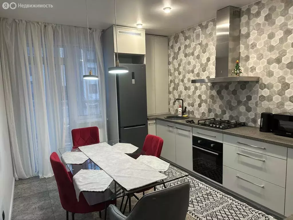 2-комнатная квартира: Зеленоградск, улица Волонтёров, 22к1 (69 м) - Фото 1