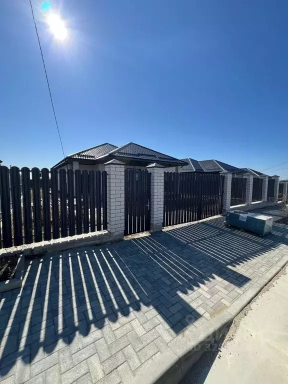 Дом в Краснодарский край, Темрюк пер. Цветочный (102 м) - Фото 1