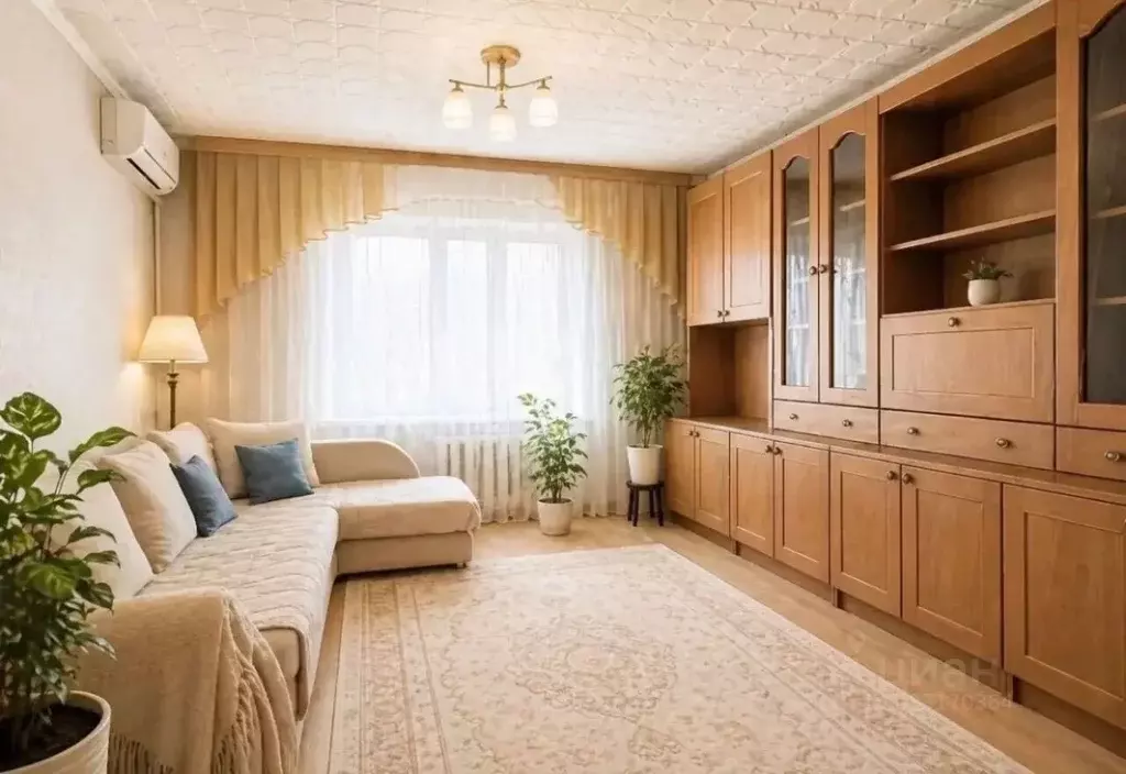 2-к кв. Крым, Щелкино Ленинский район, 60 (49.7 м) - Фото 1
